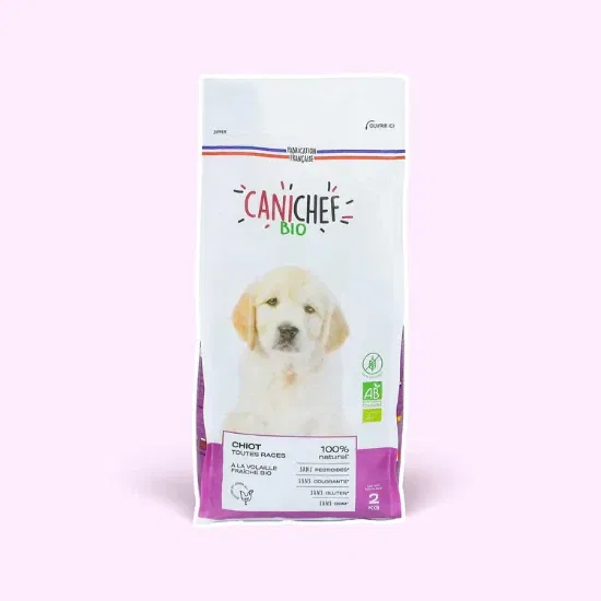 Een twee kilogram zak Canichef biologische graanvrije hondenvoeding voor puppy's 