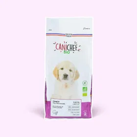 Een twee kilogram zak Canichef biologische graanvrije hondenvoeding voor puppy's 