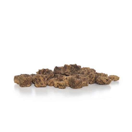 Meerdere snack hertenvleesblokjes van Darf bij elkaar