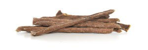 Meerdere struisvogelsnacksticks van Darf bij elkaar